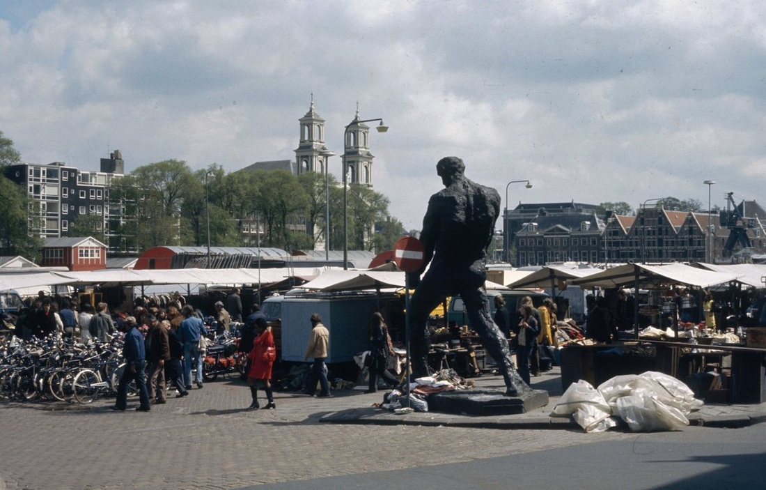  Flohmarkt auf dem Waterlooplein in Amsterdam